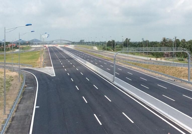 Nhập làn, chuyển làn trên cao tốc như thế nào để tránh bị phạt tiền triệu? Xehay Nh%20p%20lan%20cao%20toc 180526 2