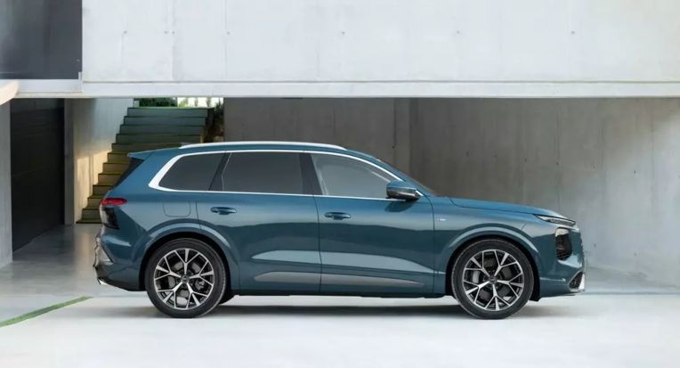 Audi Q7 2026 ra mắt: SUV hạng sang sở hữu đèn thông minh cảnh báo nguy hiểm, có thể ghi nhớ tới 5 thao tác đỗ xe Xehay Audi%20q7 100626 3
