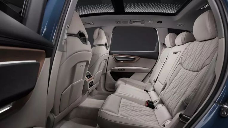 Audi Q7 2026 ra mắt: SUV hạng sang sở hữu đèn thông minh cảnh báo nguy hiểm, có thể ghi nhớ tới 5 thao tác đỗ xe Xehay Audi%20q7 100626 5