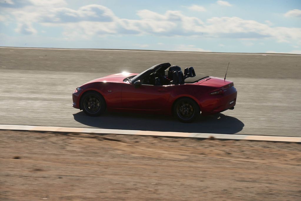 Xehay MX5%20ra%20mat1 200626 2