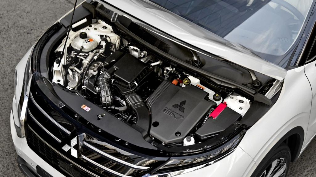 Chạy thuần điện tới hơn 100 km, giá 1,2 tỷ VNĐ Xehay Outlander%20PHEV%202026 200826 2