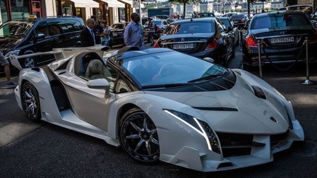 Bắt gặp siêu xe hàng hiếm Lamborghini Veneno Roadster đại gia Trung Đông  mua tặng bạn gái tại Thụy Sỹ