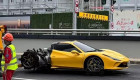 Ferrari F8 Spider cháy rụi trên đường do tài xế không biết lái xe số sàn