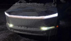 Thiết kế đèn pha của Tesla Cybertruck khiến người dùng bị hạn chế tầm nhìn trong điều kiện mưa tuyết