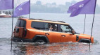 Mẫu xe SUV tích hợp chân vịt điện giúp bơi như thuyền