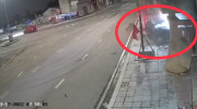 Xe sang lao như tên bắn giữa đêm, tông thẳng vào nhà dân
