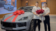 Trung vệ Bùi Hoàng Việt Anh tậu Porsche Cayenne giá 5,8 tỷ đồng