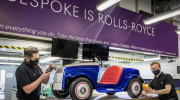 Đến cả xe Rolls-Royce mini cũng được bảo dưỡng tỉ mỉ tại trụ sở Home of Rolls-Royce