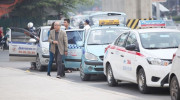 Kiến nghị cho xe buýt, taxi Hà Nội hoạt động trở lại