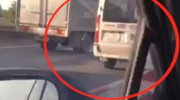 Xử lý lái xe vi phạm lùi trên cầu Thanh Trì