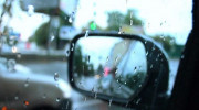 [ẢNH] Những mẹo nhỏ giúp khắc phục tình trạng mờ kính, nhòe gương ô tô khi mưa ẩm