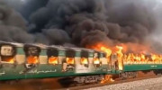 Cháy tàu hỏa ở Pakistan, ít nhất 62 người thiệt mạng