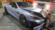 Aston Martin Vanquish gặp tai nạn: Tài xế bỏ trốn mặc kệ chủ nhân tại hiện trường
