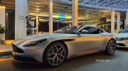 Sài Gòn: Aston Martin DB11 V8 “cánh bạc” Lightning Silver khoe dáng trong đêm