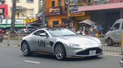 Bắt gặp Aston Martin V8 Vantage 007 Edition số sàn của ông Đặng Lê Nguyên Vũ đang “thả dáng” trên phố