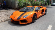 Diện kiến Lamborghini Aventador màu cam nổi bật dưới nắng Sài Gòn