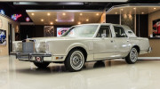 Gặp gỡ “cực phẩm” Lincoln Continental 1980 mới cứng với chỉ 2500 km sử dụng!