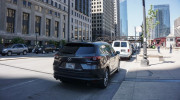 Mazda CX-8 bất ngờ “thả dáng” dạo phố Mỹ