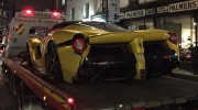 Đến London làm mẫu ảnh, siêu xe Ferrari LaFerrari bất ngờ gặp tai nạn