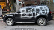 Hà Nội: Đỗ xe dưới lòng đường, chiếc Ford Escape đời cũ bị vẽ đầy sơn