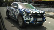 Ford Ranger 2022 bất ngờ lộ diện trên đường phố với thiết kế đầu xe pha trộn Maverick và F-150