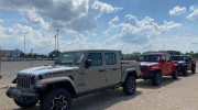 Dàn xe Jeep đổ bộ Việt Nam chuẩn bị cho lễ khai trương đại lý chính hãng đầu tiên