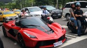Siêu phẩm Ferrari LaFerrari nổi bật trên đất Trung Hoa với sắc đỏ Rosso Corsa