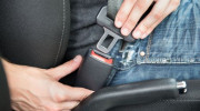 Khách ngồi trên xe không thắt dây an toàn, lái xe có thể bị phạt đến 1 triệu đồng