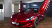 Cận cảnh MG Cyberster: Trang bị cửa cắt kéo giống Lamborghini, giá quy đổi từ 1,6 tỷ VNĐ