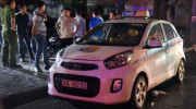 Hà Nội: Một nữ tài xế taxi bị cứa cổ trong buồng lái