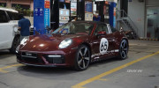 Sài Gòn: Porsche 911 Targa 4S Heritage Design bản giới hạn bị bắt gặp đi đổ xăng