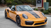 Porsche 911 Turbo S Cabriolet “Exclusive Series” hiếm hoi được rao bán giá 7,44 tỷ VNĐ