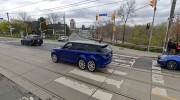 “Giật mình” với Range Rover Sport… 6 bánh trên đường phố Canada