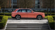 Rolls-Royce Cullinan trông phá cách và cá tính hơn với màu sơn hồng cam cá nhân hóa