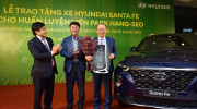 Hyundai Thành Công trao tặng Santa Fe cho ông Park Hang Seo