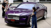 Madam Pang - Chủ tịch Liên đoàn Bóng đá Thái Lan tậu xe điện Rolls-Royce Spectre màu tím lạ mắt