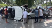 Hưng Yên: Beijing X7 lật nhiều vòng sau khi va chạm Hyundai Grand i10, nữ tài xế an toàn rời khỏi xe