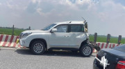 Hà Nội: Toyota Land Cruiser Prado tai nạn “biến hình” thành xe đầu kéo