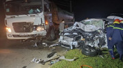 Bình Thuận: Mitsubishi Xpander mới mua nát bét vì va chạm xe đầu kéo, 2 người tử vong tại chỗ