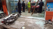 Nữ tài xế lái Fadil lùi xe, lao thẳng vào cửa hàng đồ trẻ em ở Hải Phòng