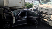 TPHCM: Honda City nát bét sau va chạm với xe bồn