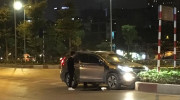Hà Nội: Lái xe Honda CR-V say rượu tông trúng dải phân cách trên đường Láng