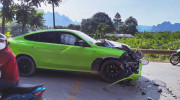 Hoà Bình: BMW X6 gặp tai nạn “vỡ toác” đầu xe