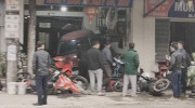 Bắc Ninh: Đạp nhầm chân ga, nữ tài xế Ford Focus ủi tung cả cửa hàng xe máy