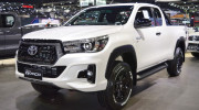 Toyota giới thiệu bản facelift cao cấp nhất Hilux Revo Rocco