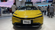Soi chi tiết Toyota Prius 2023 – Xe hybrid có khả năng sạc bằng năng lượng mặt trời