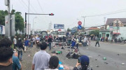 Tai nạn thảm khốc ở Long An, xe container đâm hàng chục xe máy chờ đèn đỏ