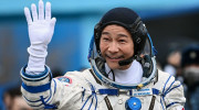 Tỷ phú Nhật Bản bắt đầu chuyến du hành vũ trụ lên trạm không gian ISS để… chơi golf
