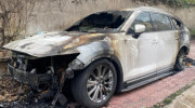 TP Hồ Chí Minh: Điều tra nguyên nhân xe Mazda CX-5 bị thiêu rụi trên vỉa hè