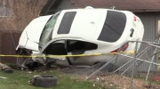 Nhân viên bán hàng 18 tuổi lái BMW X6 tông vào nhà dân trong khi lái thử